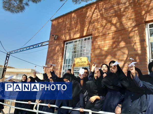  موشک آرزوها در هفته بهداشت روان در مدرسه مادرمهربان خلیل آباد