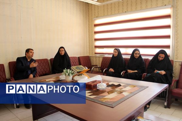 هنرستانی ها در نقش تولید کننده،دوخت لباس فرم دانش آموزان به دست هنرستانی های قدس