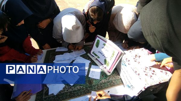 انتخابات شورای دانش آموزی در دبیرستان کوثر فرهنگیان 