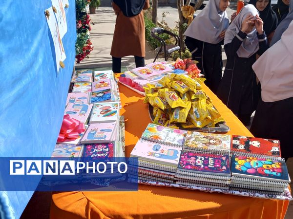 جشن روز دانش آموز در مدرسه نمونه وکیلی ۱۰ استاد شفیعی کدکنی