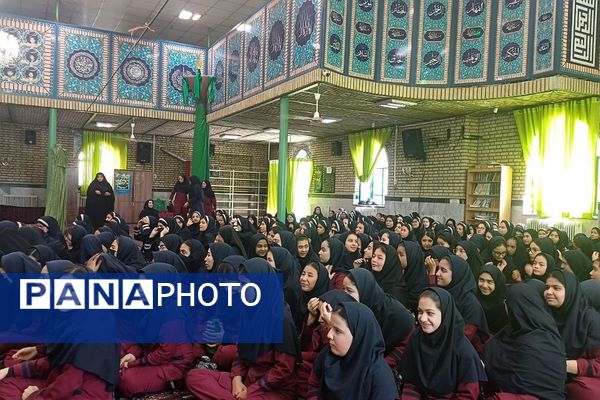 محفل انس با قرآن کریم با حضور پرشور دانش‌آموزان شهر آبسرد شهرستان دماوند