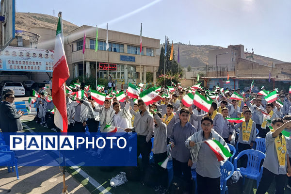 نواختن زنگ مهر در مدرسه هیات امنایی رازی ناحیه ۴ شیراز 