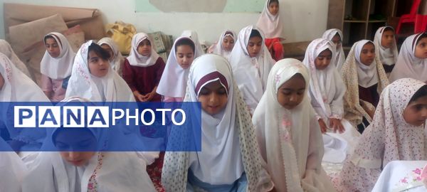 حضور پرشور دانش‌آموزان پایه چهارم دبستان شهید تنیده در نماز جماعت