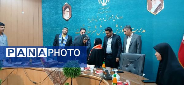 نشست خبرنگاران پانا تفت با رئیس سازمان دانش‌آموزی استان یزد
