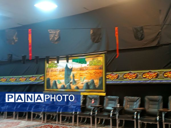 سیاه پوش کردن و آماده سازی  فضای دبیرستان فرزانگان برای  عزاداری هیئت فرهنگیان نیشابور  