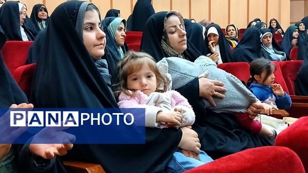 آیین بزرگداشت روز مادر با محوریت جایگاه زن در فرهنگسرای هنر نظرآباد 