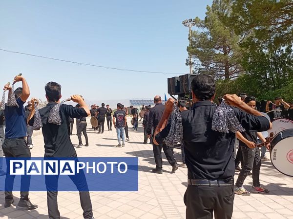 عزاداری هیئت زنجیر زنی روستای نقاب در روز اربعین