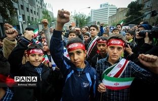 ۱۳ آبان روزی است که دانش‌آموزان سیلی استکبارستیزی را تکرار می‌کنند