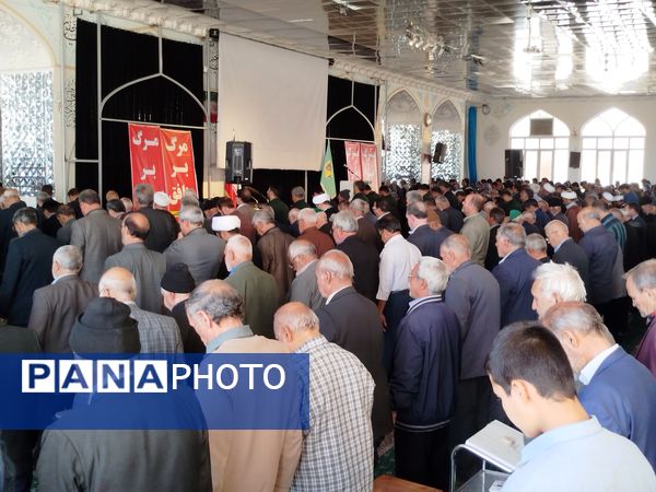 نماز جمعه شهرستان کاشمر با حضور پر رنگ مردم ترشیز کهن برگزار شد 