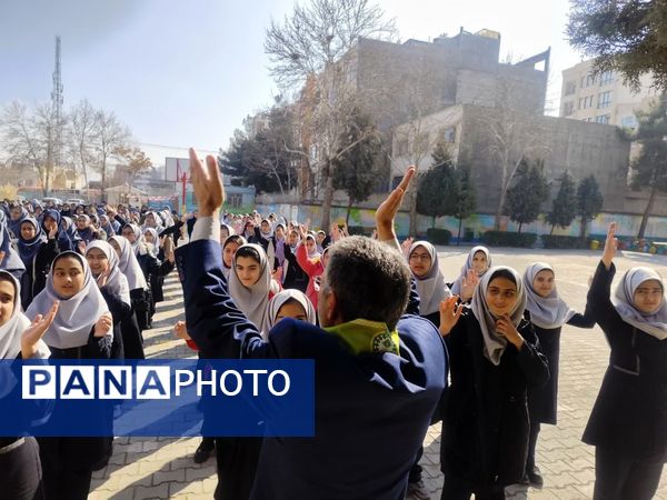 تمرین آمادگی پیشتازان دبیرستان شاهد شهید حمامی ناحیه ۶ مشهد