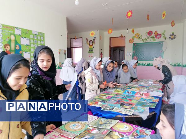 نمایشگاه کتاب در مدرسه تکتم خلیل آباد 