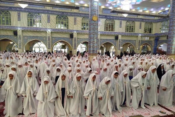 گشوده شدن بال‌های بندگی بر شانه‌های ۱۵۰۰ فرشته در مسجد جامع مراغه