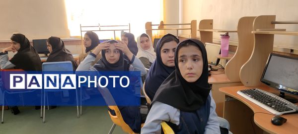 بازدید دانش‌آموزان پیشتاز‌ مدرسه شهید خاقانی از کلاس‌های رایانه کانون سمیه شیروان