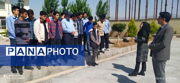 اردوی علمی دانش‌آموزان یازدهم انسانی دبیرستان نمونه آیت الله خامنه‌ای کاشمر 