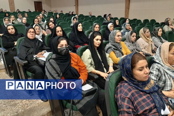 انتخابات انجمن اولیا و مربیان دبیرستان دخترانه پویش ناحیه 3 شیراز
