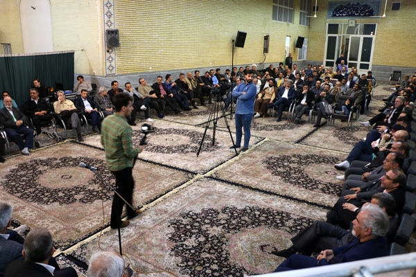 نشست صمیمی‌ دانش‌آموختگان دبیرستان امام رضا(ع) قم در هیات خادم الرضا(ع)