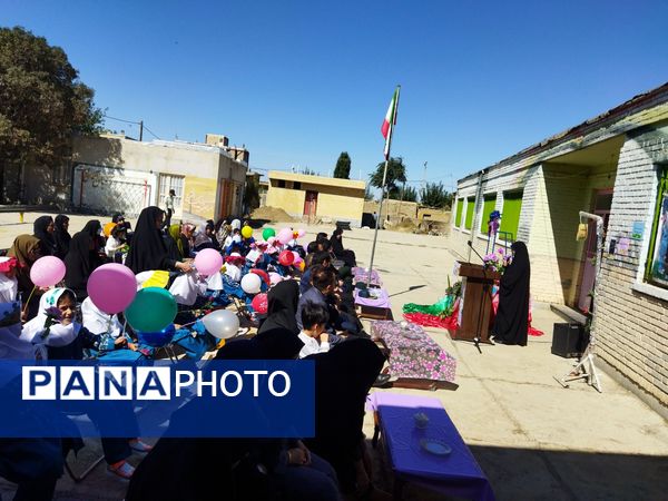 جشن شکوفه‌ها کلاس اولی در شهرستان راز