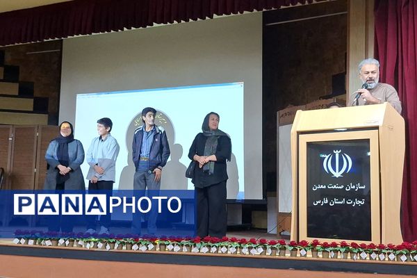 جشن میلاد بانوی دو عالم و گرامیداشت مقام مادر در دبیرستان رازی شیراز 