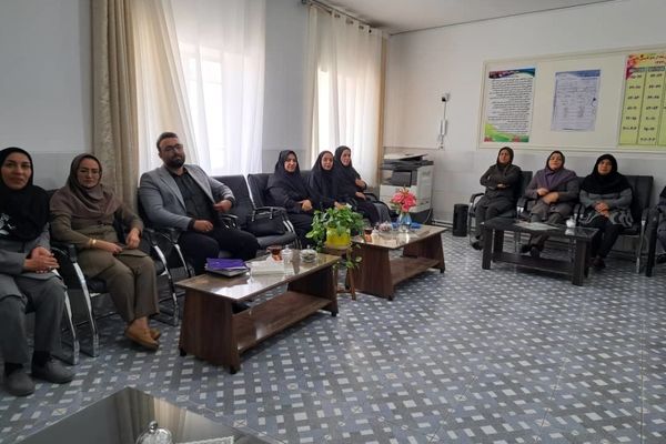 بازدید تیم کارشناسی اداره‌کل آموزش و پرورش استان یزد از واحدهای آموزشی خاتم 