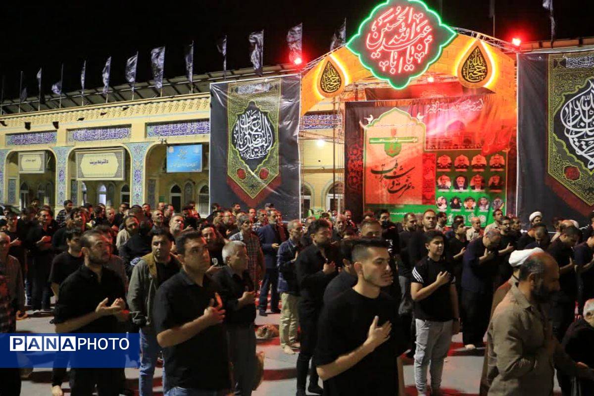 شب نهم محرم در حریم بیبی سکینه(س)،میزبانی از دلدادگان ابا عبدالله الحسین (ع) با نماز جماعت، نوای عزا و سفره اطعام