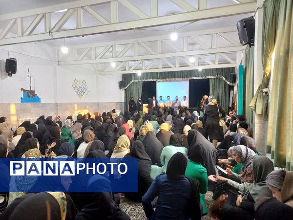 برگزاری انتخابات انجمن اولیا و مربیان در دبستان دخترانه معلم یزد