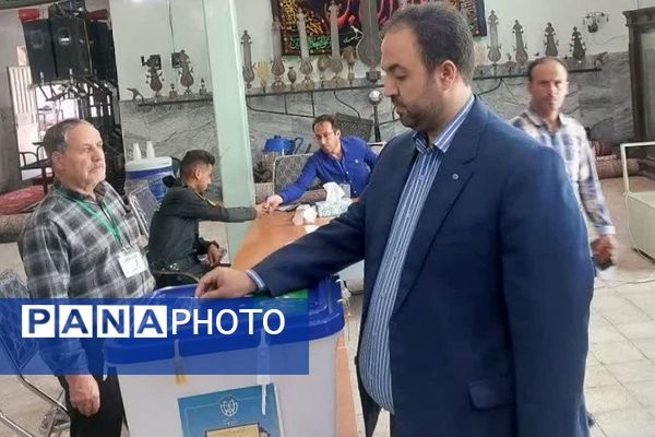حضور پرشور مردم شهرستان ورامین و منطقه خیرآباد در پای صندق های رای