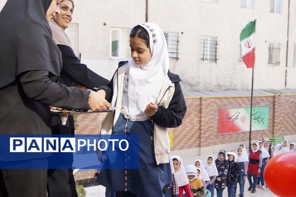 جشن روز دانش‌آموز در مدرسه شهدای پانزده خرداد قرچک