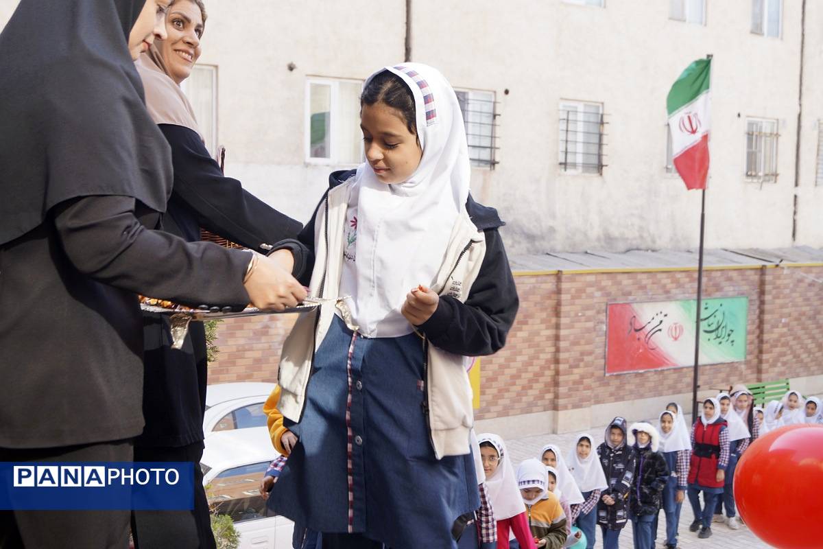 جشن روز دانش‌آموز در مدرسه شهدای پانزده خرداد قرچک