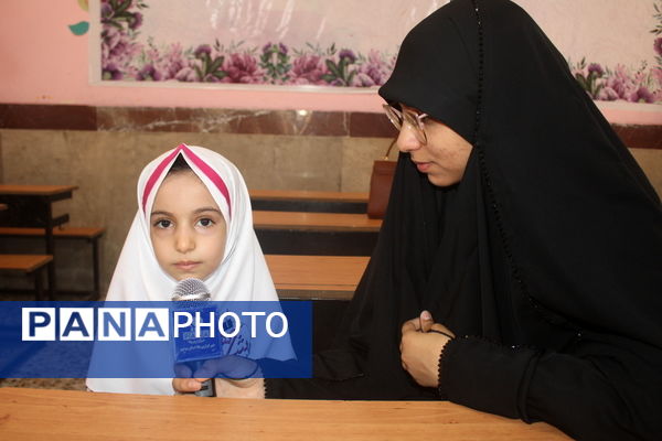 جشن شکوفه‌ها در دبستان دخترانه امید انقلاب (شاهد) بوشهر