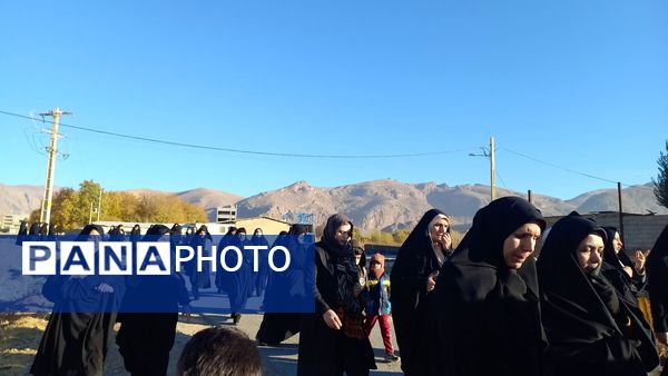 همایش پیاده‌روی خانوادگی گرامیداشت هفته بسیج در شهرستان سلسله 