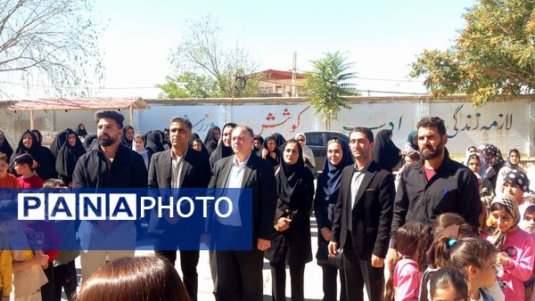 توزیع لوازم التحریر به کودکان نیازمند در روستای سراب غضنفر نورآباد
