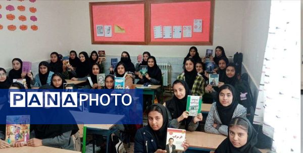 گرامیداشت هفته کتاب و کتابخوانی در دبیرستان حاج مهدی روحانی شهرستان خلیل آباد 