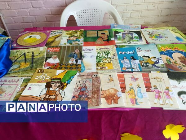 نمایشگاه کتاب در مدرسه تکتم خلیل آباد 