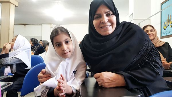 بزرگداشت هفته ملی سالمند در دبستان دخترانه سماء شیروان 