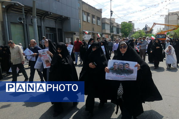 راهپیمایی نمازگزاران جمعه قم در حمایت از عملیات وعده صادق و طرح نور