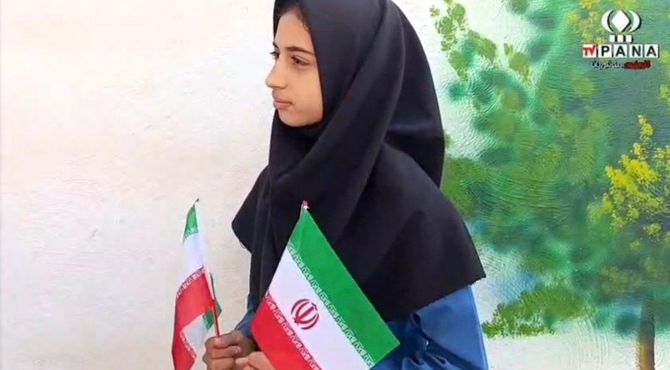 گفت‌وگوی پانا ناحیه دو یزد با دانش‌آموزان دبیرستان کرامت از اهمیت راهپیمایی ۱۳ آبان