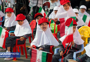 زنگ غنچه‌ها نواخته شد