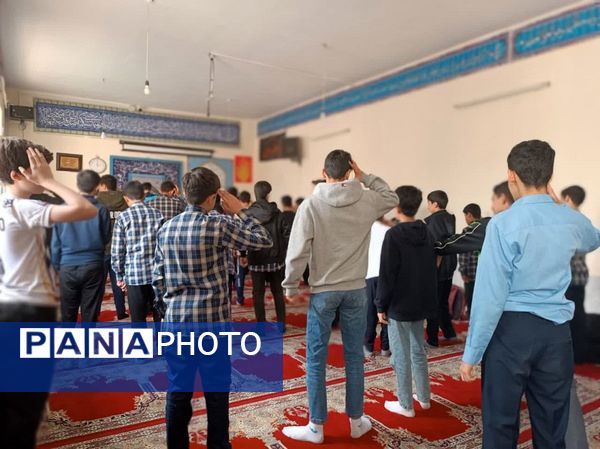 برپایی نماز جماعت ظهر و عصر در آموزشگاه شهید رجایی یک بجنورد