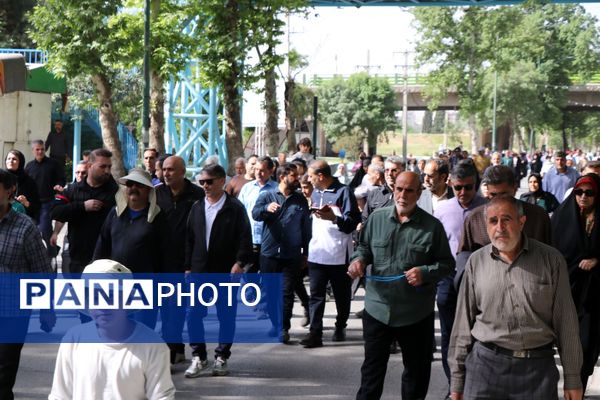 پیاده روی بزرگ خانوادگی در کرمانشاه 