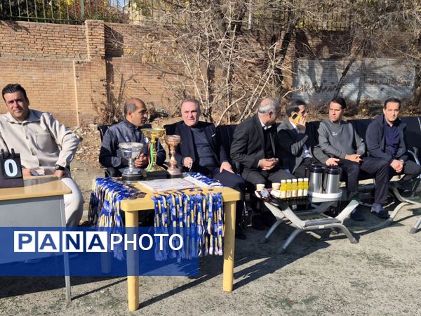 رقابت هیجان‌انگیز فوتبال دانش‌آموزی منطقه ۵ به پایان رسید