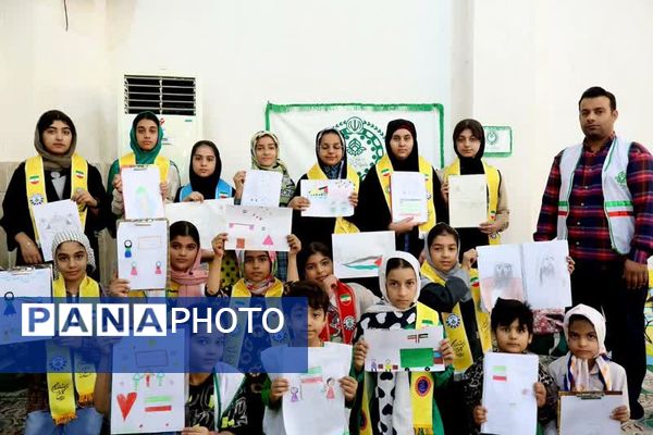 برپایی ایستگاه نقاشی به‌مناسبت روز دانش‌آموز در رامهرمز