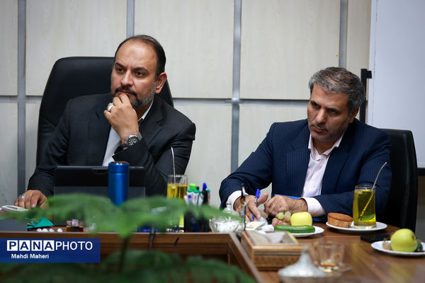 نشست هیات رئیسه دوازدهمین دوره مجلس دانش‌آموزی با معاون پرورشی و فرهنگی وزیر آموزش و پرورش
