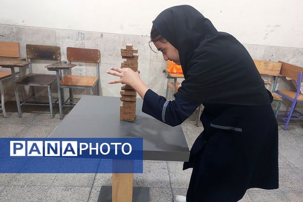 برگزاری مسابقات بازی‌های فکری رویش در دبیرستان شهید محمد تقی دستغیب ناحیه ۳شیراز 