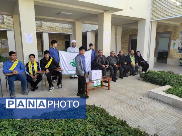 مشارکت پرشور دانش‌آموزان در انتخابات شورای پیشتاز مدرسه کوثر