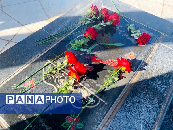 غبار روبی گلزار شهدای گمنام شهرستان باخرز 