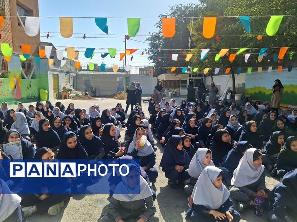 نور امید در دل آتش تجلیل از قهرمانان مدرسه مهندس رحمانی فرد در روز آتش‌نشان