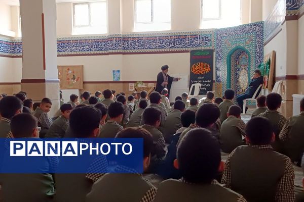 اقامه نماز جماعت و محافل انس با قرآن در مدارس فیروزکوه
