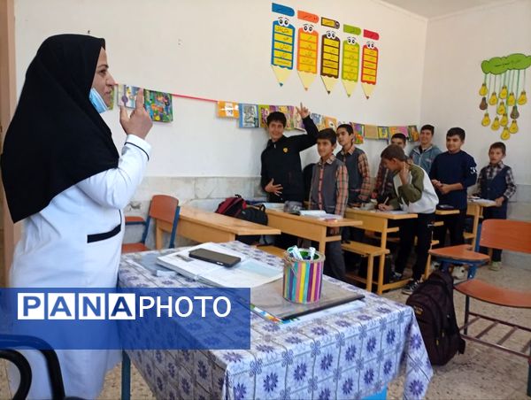 اجرای طرح وارنیش فلوراید در دبستان شهید پسندیده فدافن 