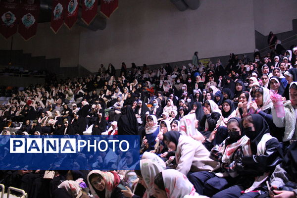 حضور دانش‌آموزان دبیرستان سردار سلیمانی در اجلاسیه شهدای دانش‌آموز استان البرز