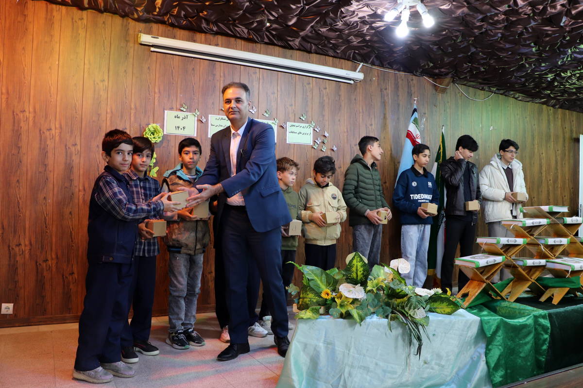 انس با قرآن و پاسداشت زبان فارسی، سرمایه ای ماندگار برای آینده دانش آموزان است.